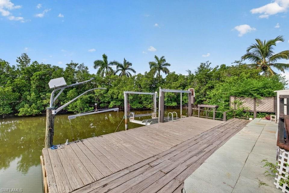 656 Palm Ave Property Photo 4