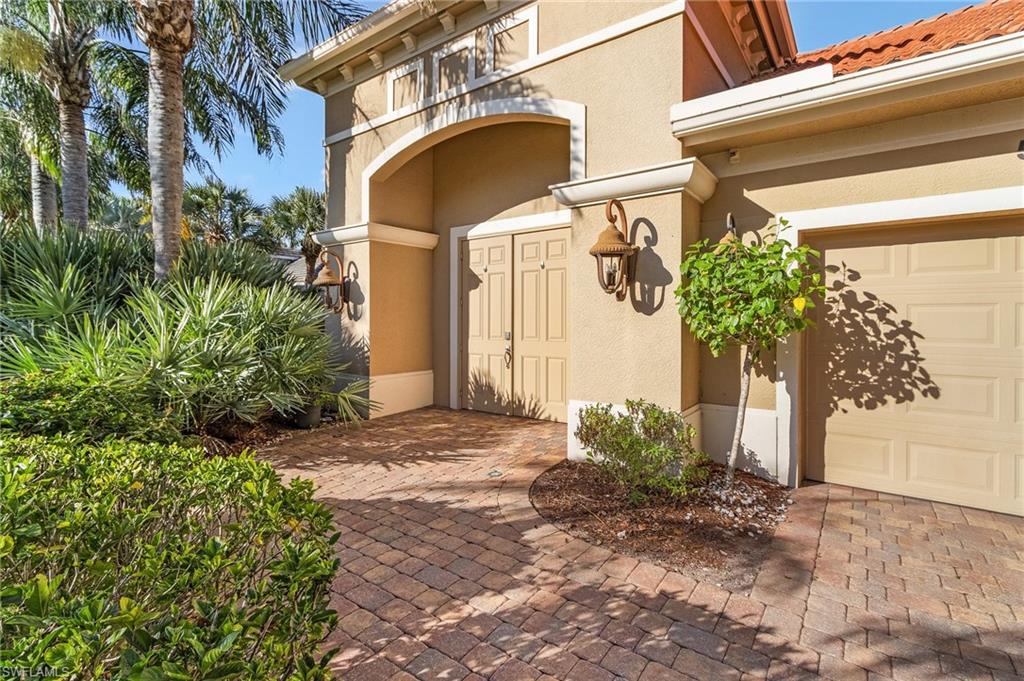 5030 Rustic Oaks Cir Property Photo 4