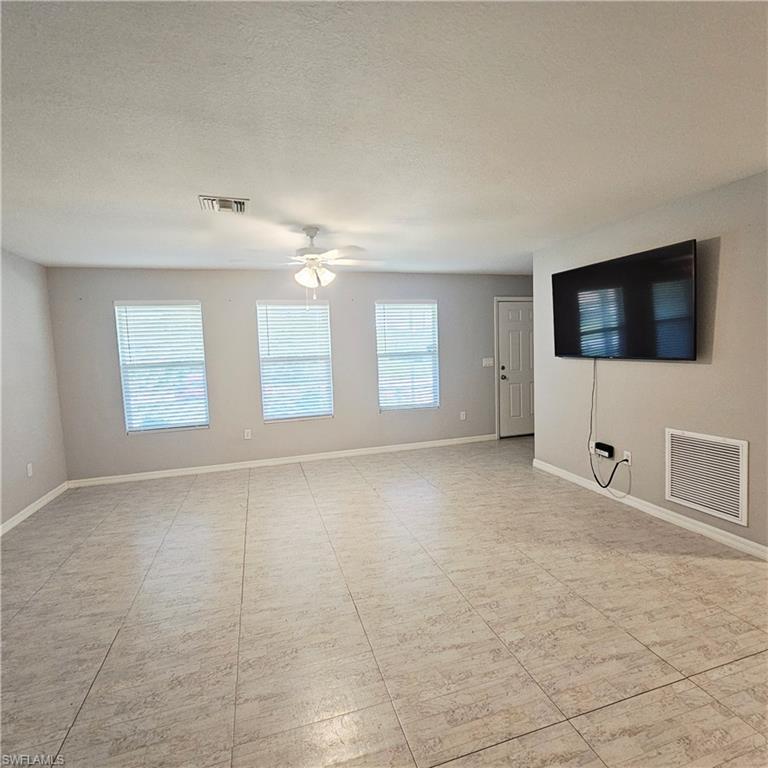 2509 42nd St W Property Photo 4
