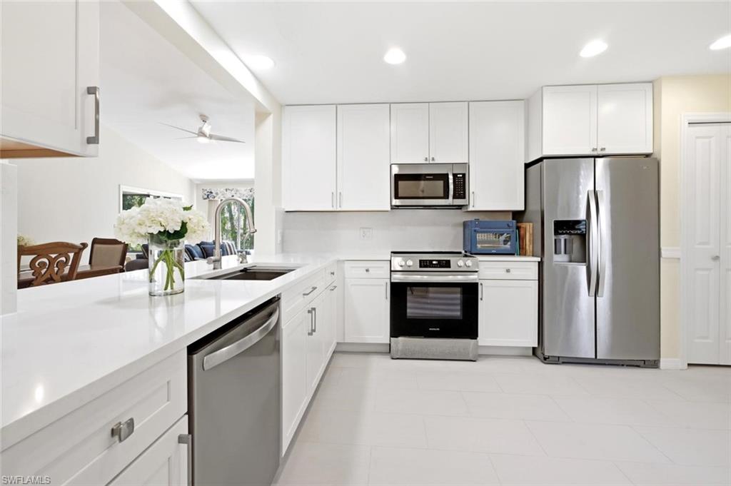 506 Courtside Dr E201 Property Photo 3