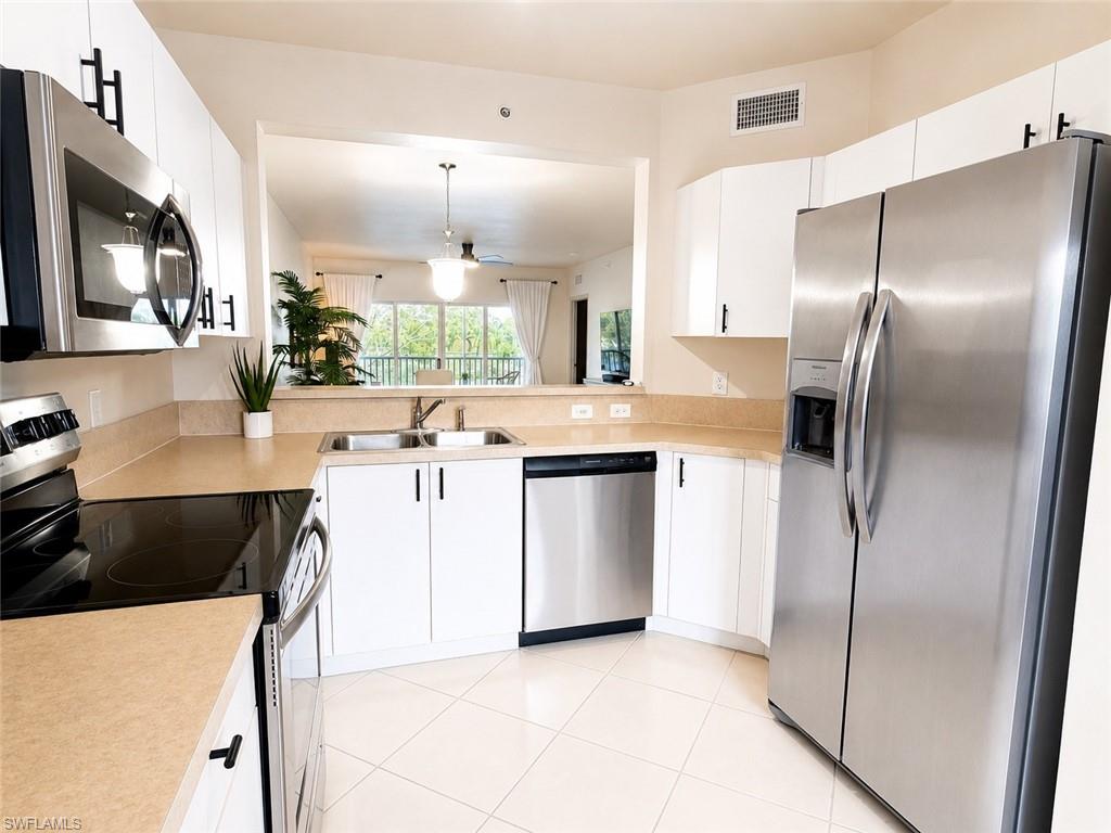 7839 Regal Heron Cir 202 Property Photo 2