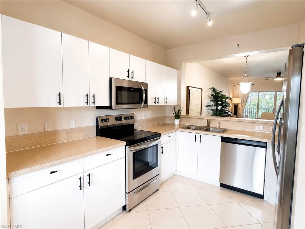 7839 Regal Heron Cir 202 Property Photo 3