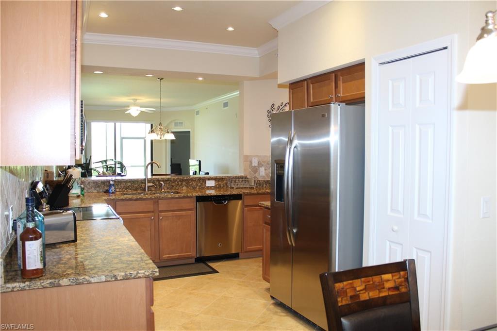 9735 Acqua Ct 611 Property Photo 4