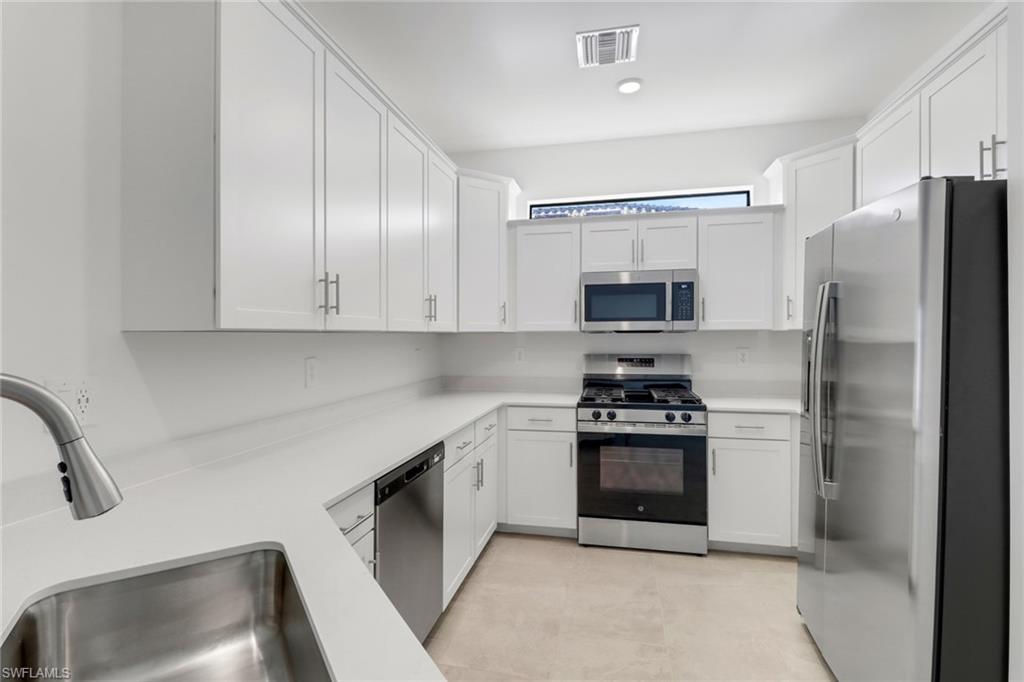 19592 Hinkley Dr Property Photo 5