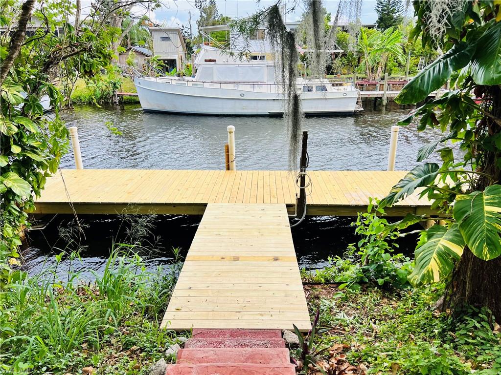 1070 Schooner Ln Property Photo 1