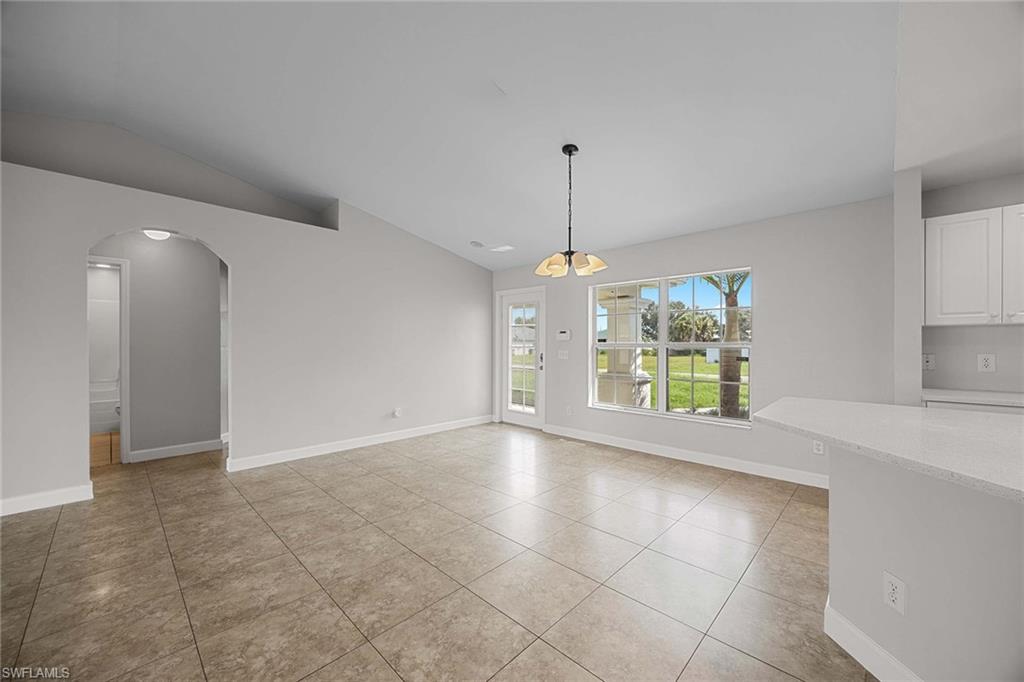 915 10th Ln Property Photo 5