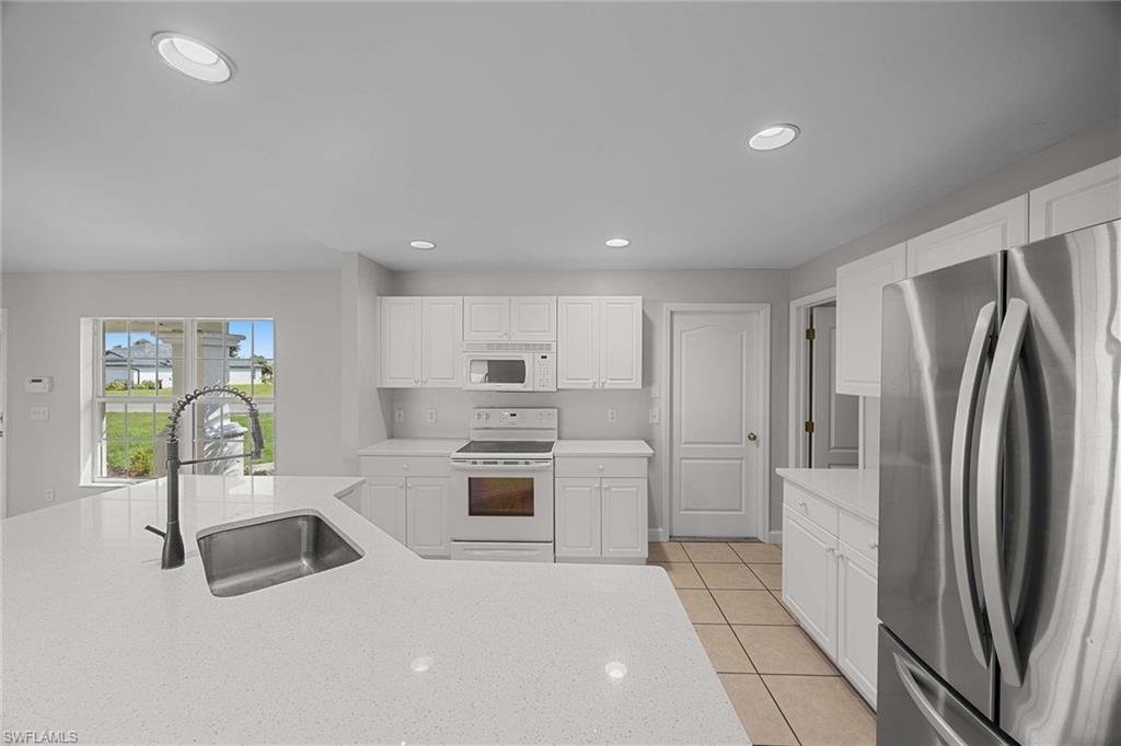 915 10th Ln Property Photo 11