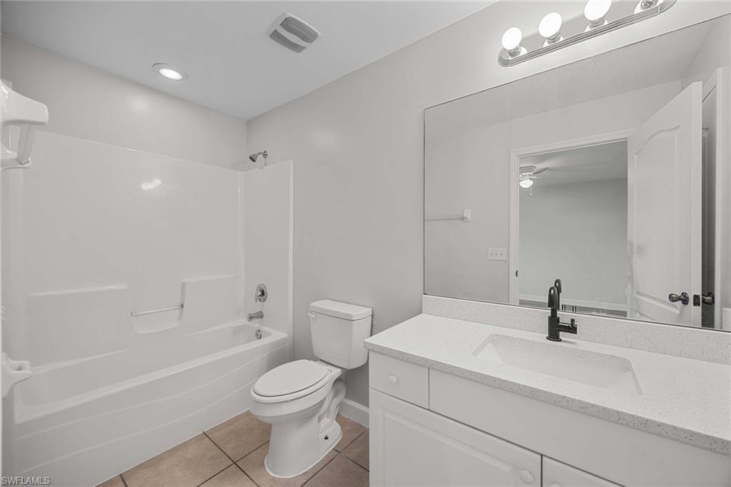 915 10th Ln Property Photo 14