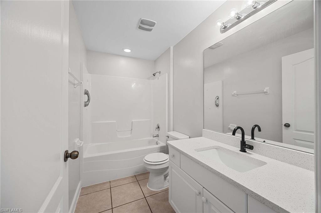 915 10th Ln Property Photo 16