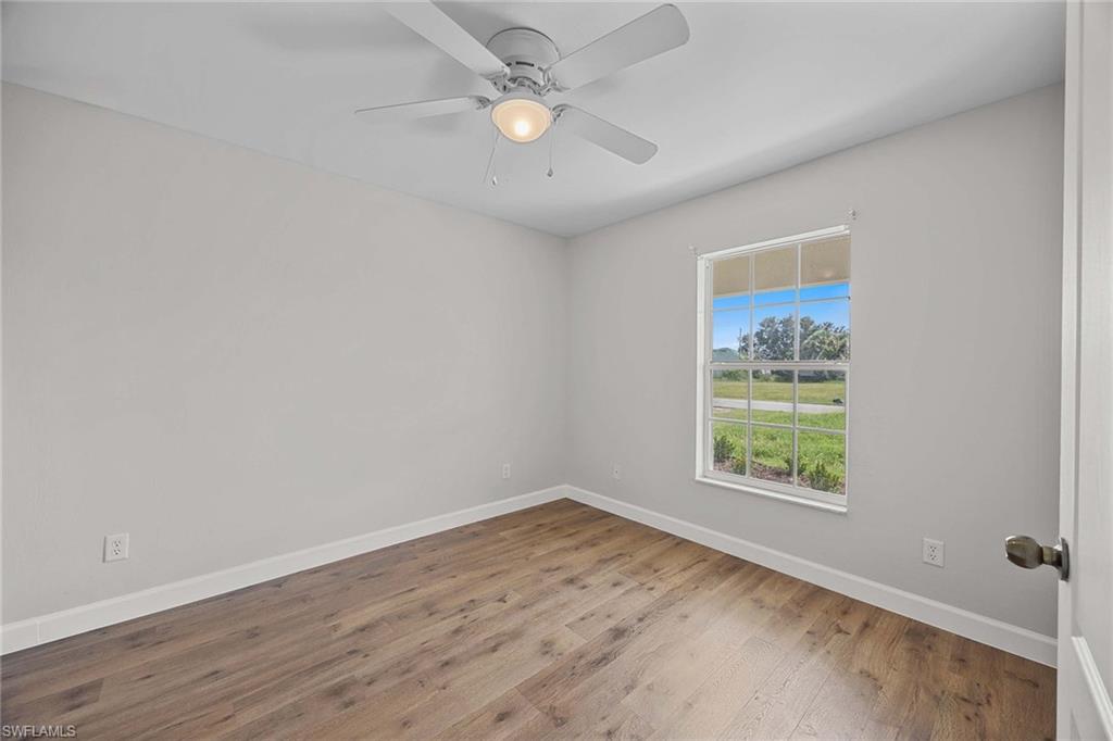 915 10th Ln Property Photo 17