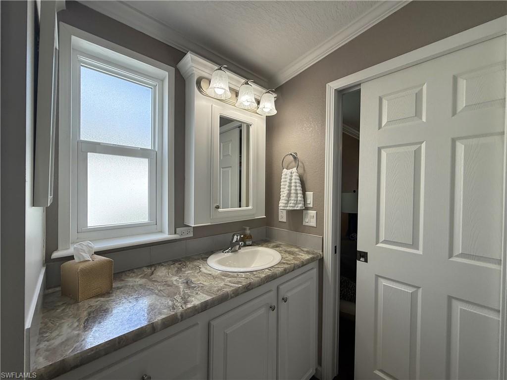 1626 Diamond Lake Cir Property Photo 10