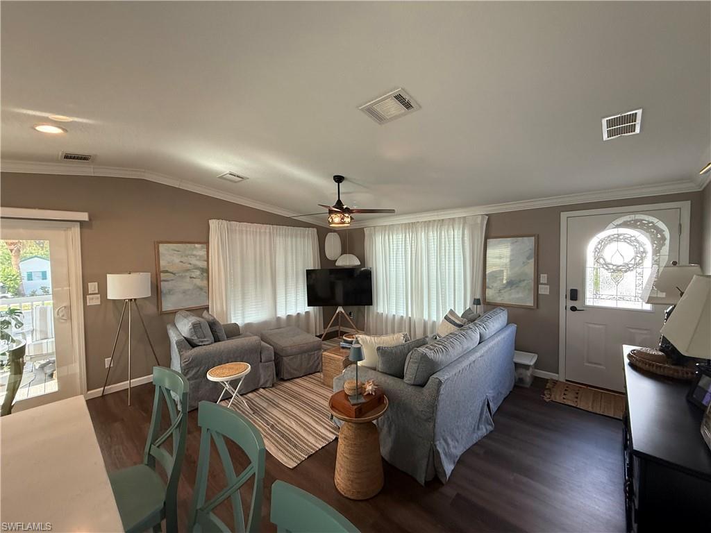 1626 Diamond Lake Cir Property Photo 14
