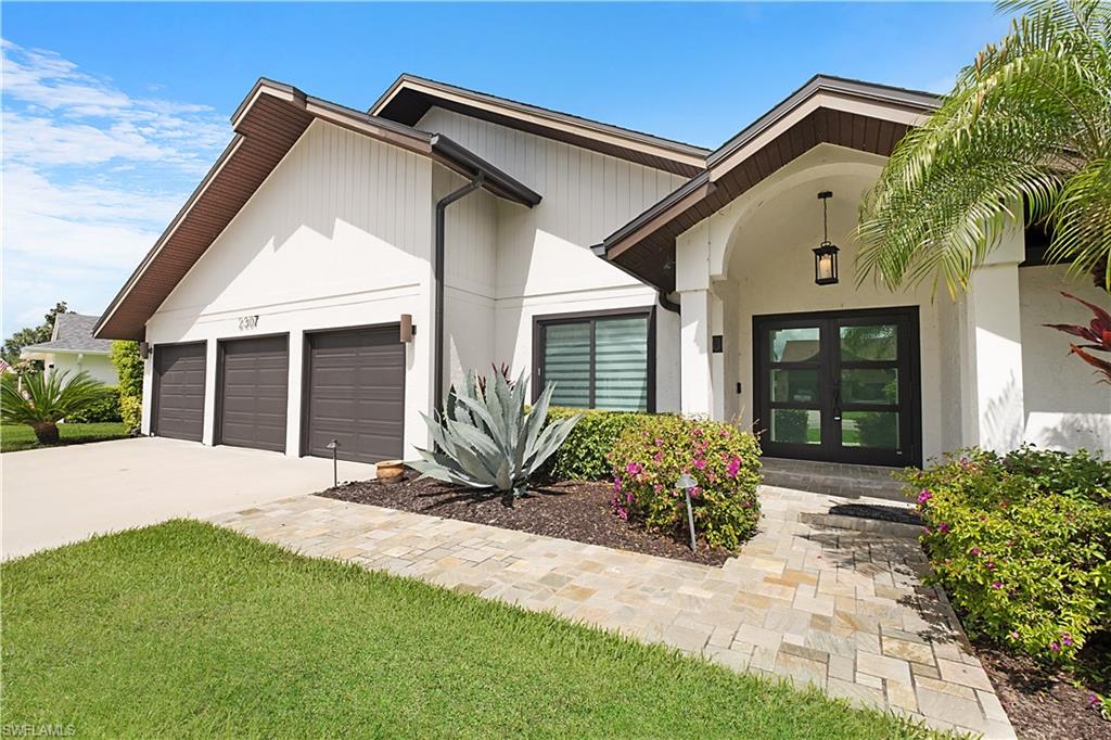 2307 Queens Way Property Photo 2