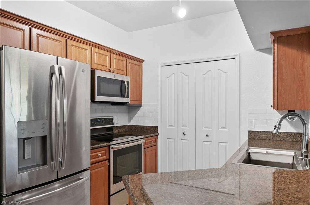 12980 Positano Cir 202 Property Photo 6