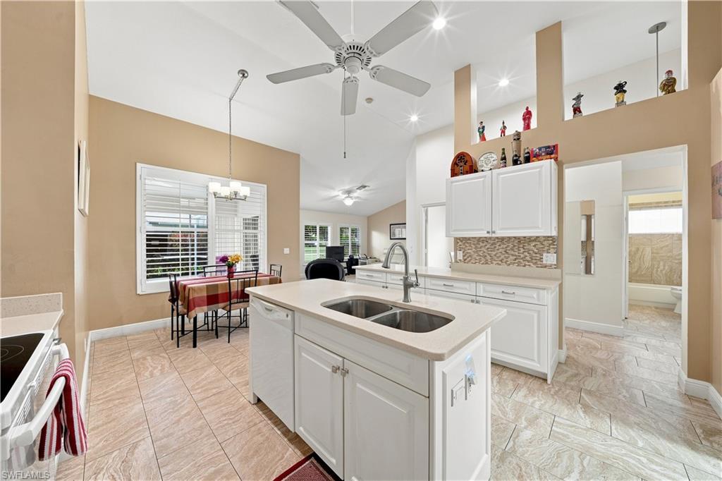 22178 Seashore Cir Property Photo 3