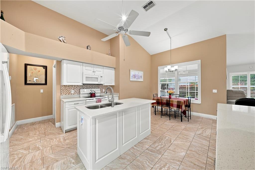22178 Seashore Cir Property Photo 5