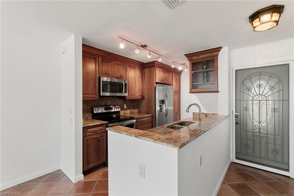 2121 Gulf Shore Blvd N 203 Property Photo 11