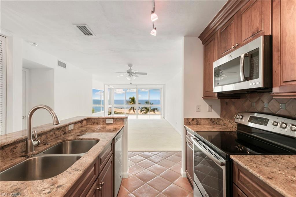 2121 Gulf Shore Blvd N 203 Property Photo 14
