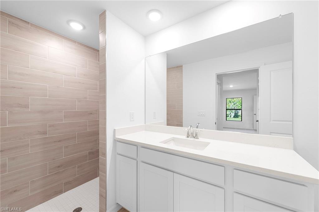 211 33rd Ter Property Photo 11