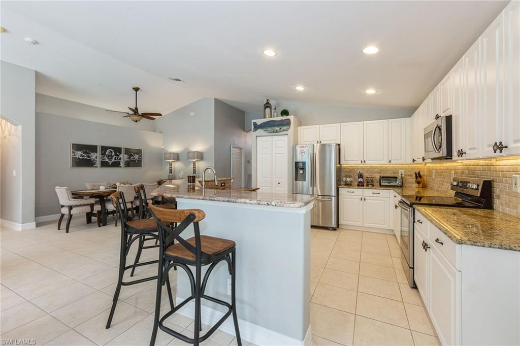 2438 Butterfly Palm Dr Property Photo 7