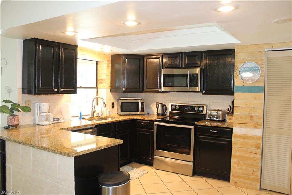 1025 Van Loon Ln Property Photo 3