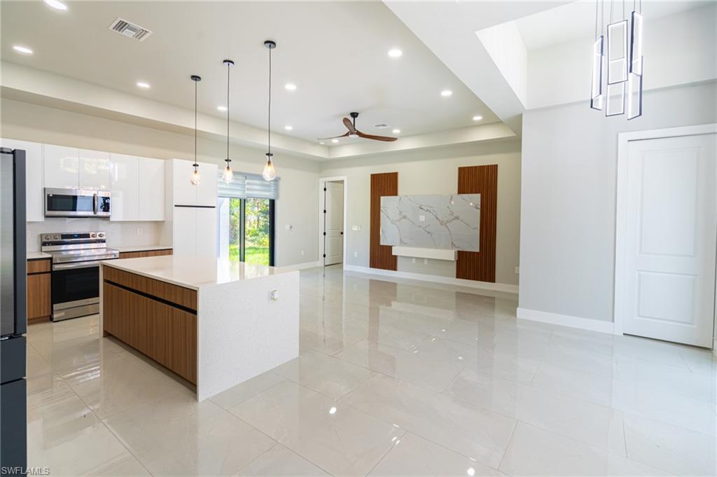 1015 Bagget St E Property Photo 6