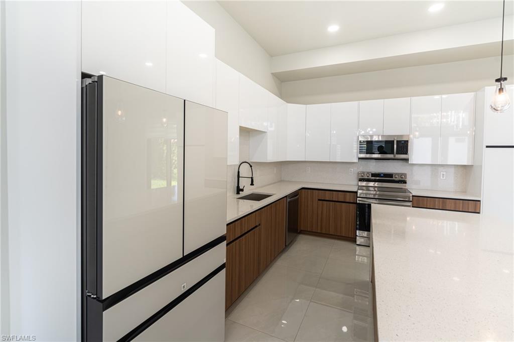 1015 Bagget St E Property Photo 11