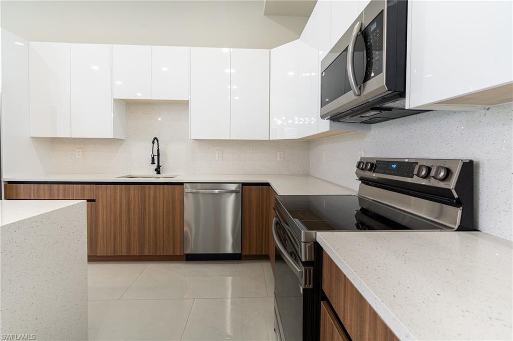 1015 Bagget St E Property Photo 13