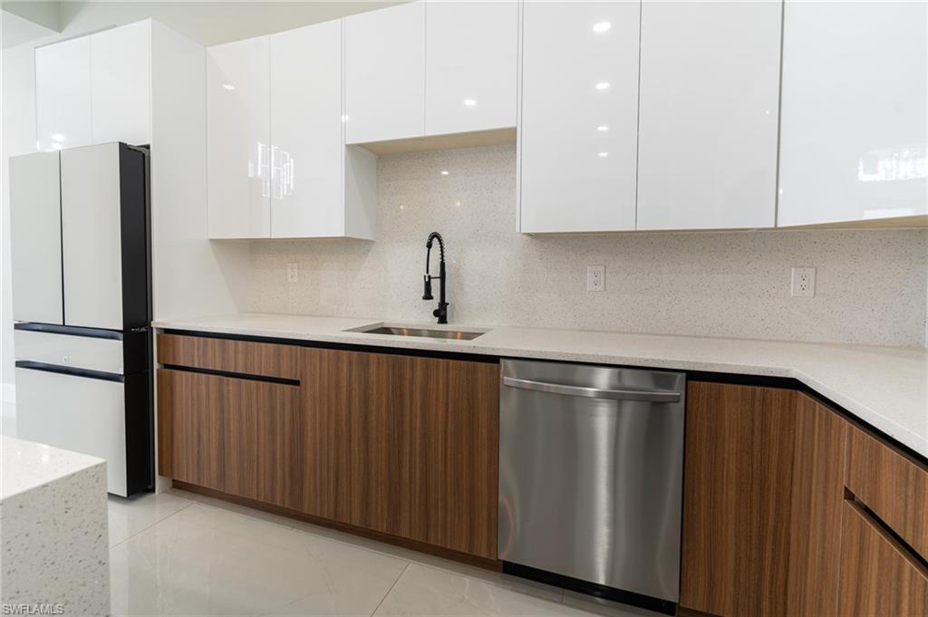 1015 Bagget St E Property Photo 14