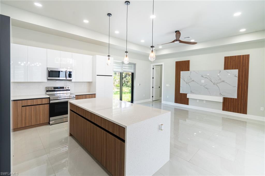 1015 Bagget St E Property Photo 17