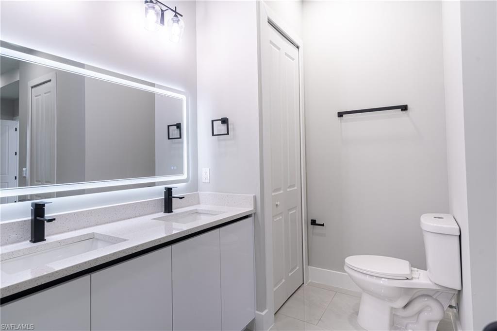1015 Bagget St E Property Photo 33