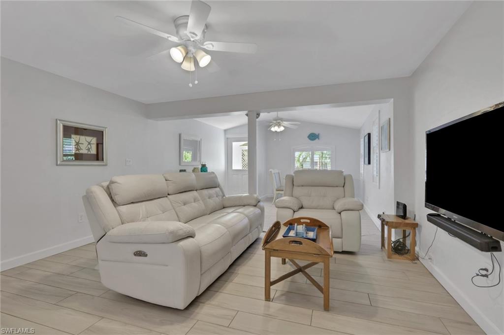 187 2nd St Property Photo 4