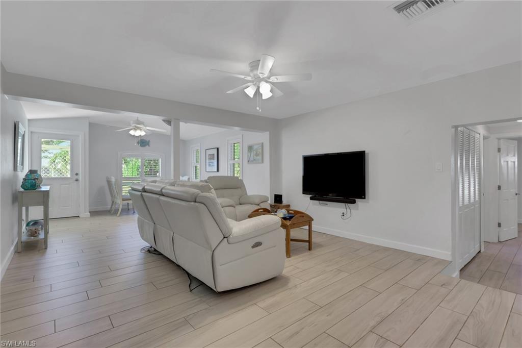 187 2nd St Property Photo 6