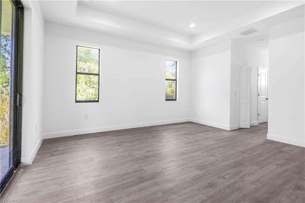 2902 11th St W Property Photo 5