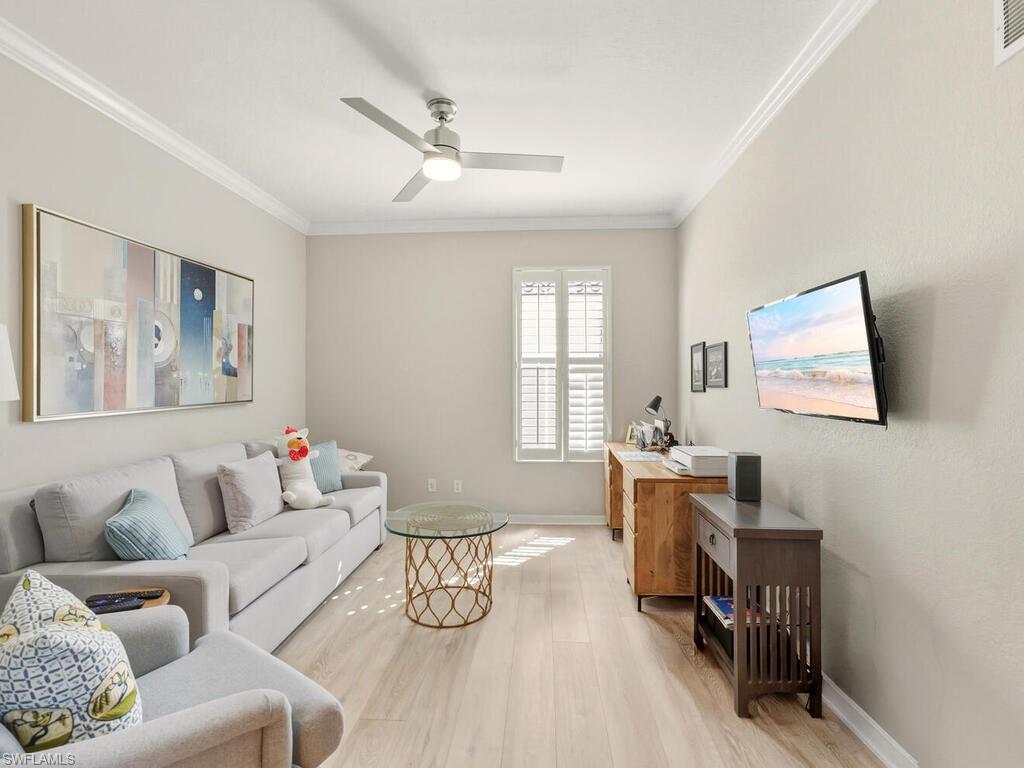 10000 Isola Way Property Photo 7