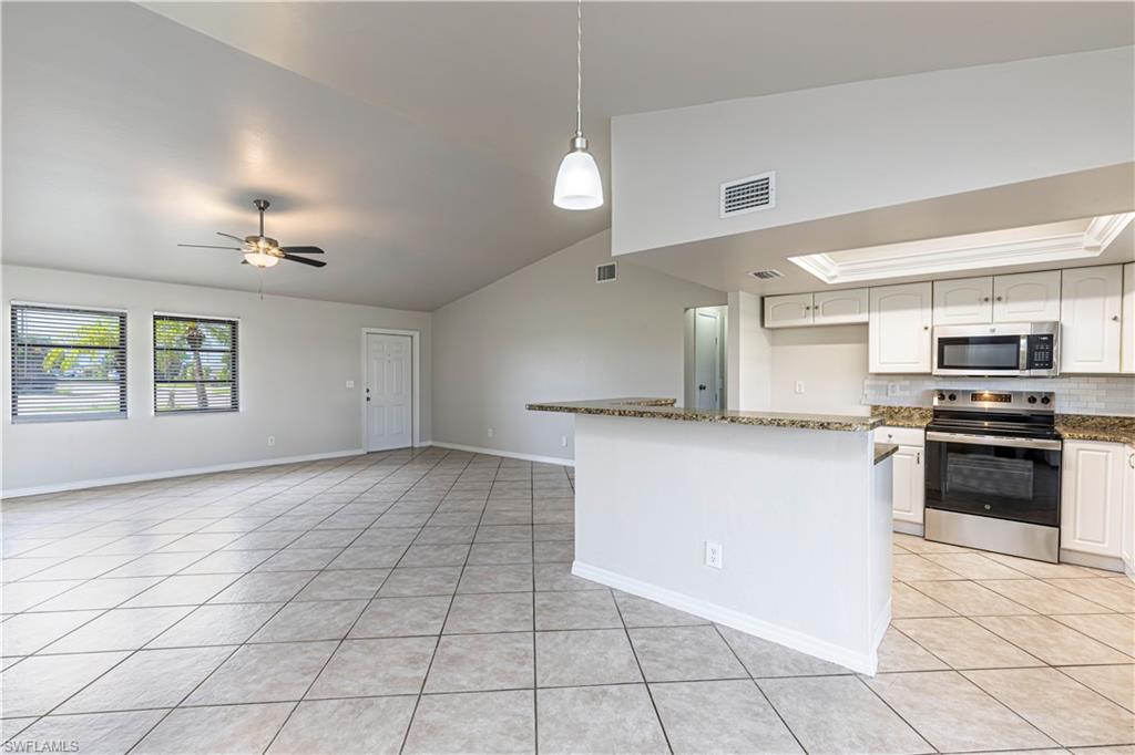 859 15th Ter Property Photo 4
