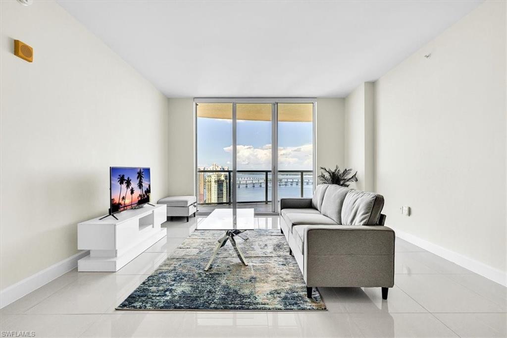 3000 Oasis Grand Blvd 2802 Property Photo 4