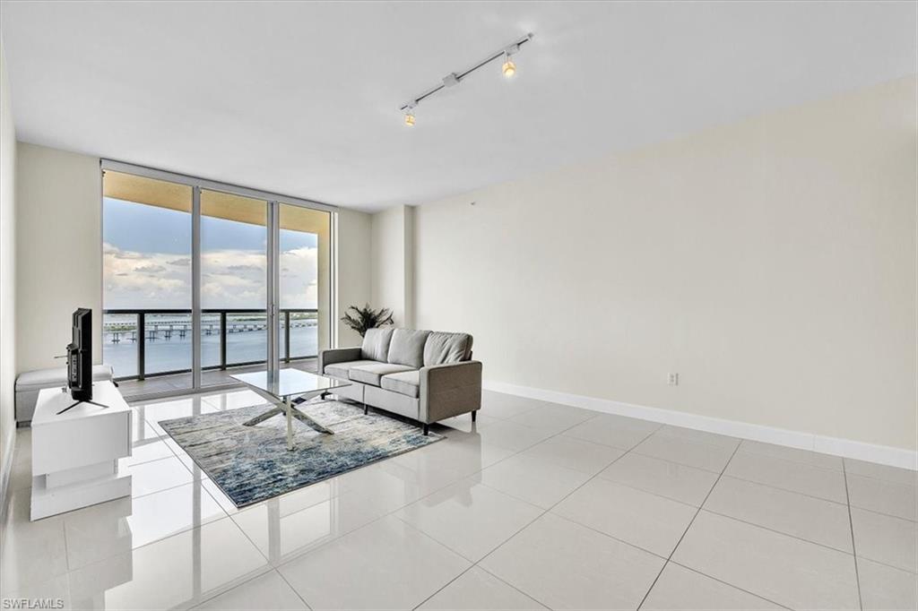 3000 Oasis Grand Blvd 2802 Property Photo 6