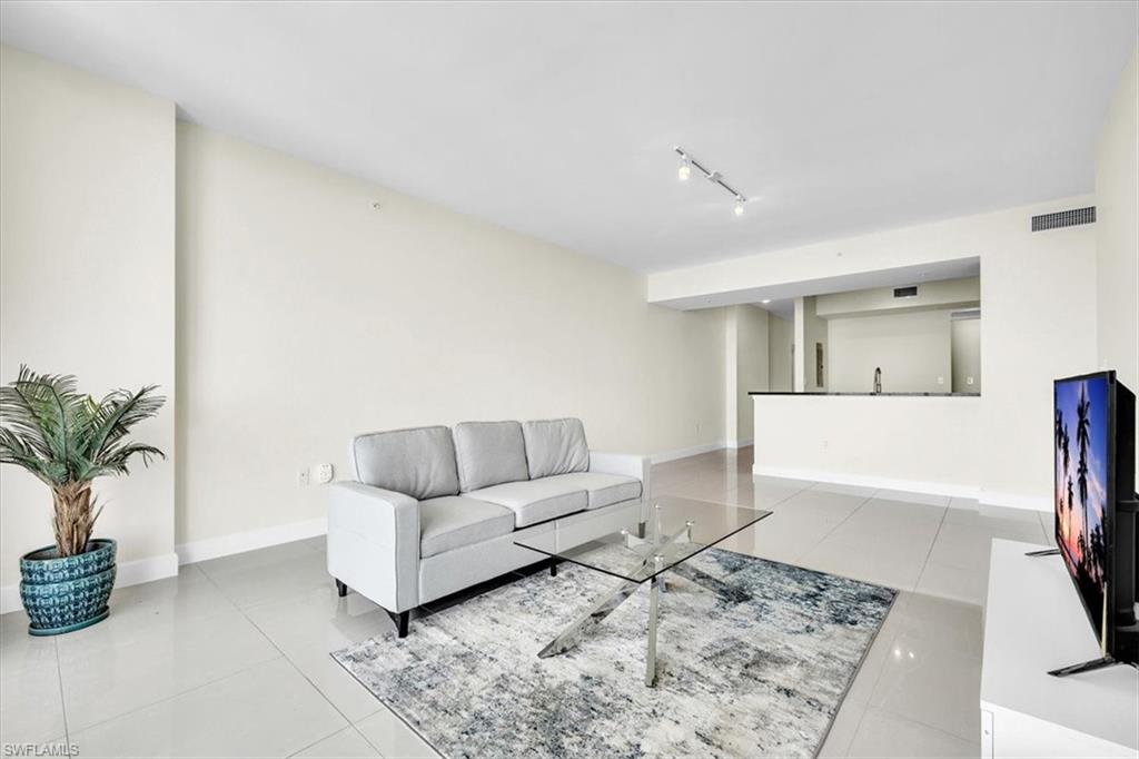 3000 Oasis Grand Blvd 2802 Property Photo 8