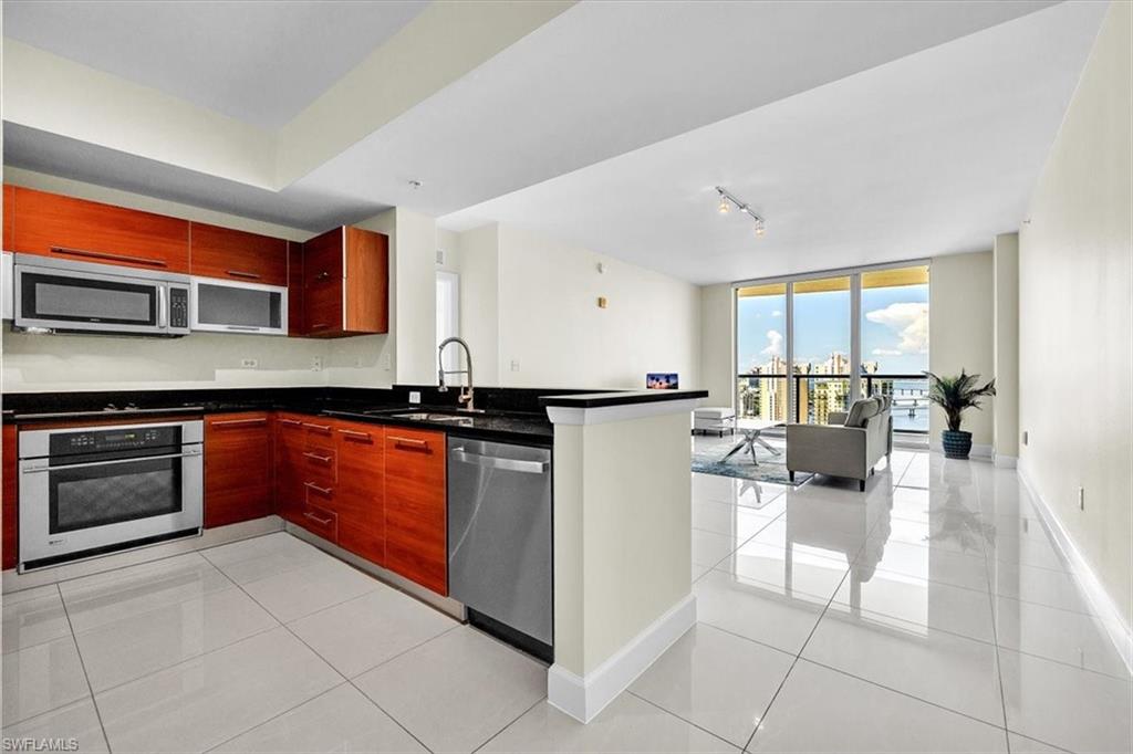 3000 Oasis Grand Blvd 2802 Property Photo 9