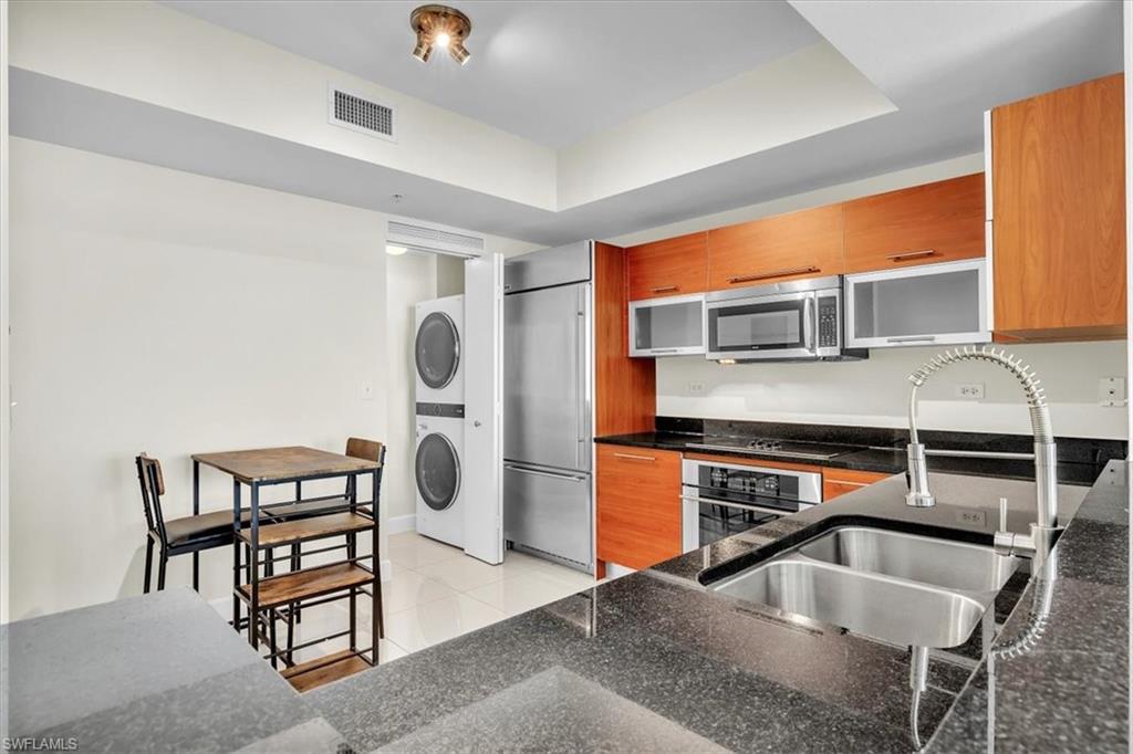 3000 Oasis Grand Blvd 2802 Property Photo 11