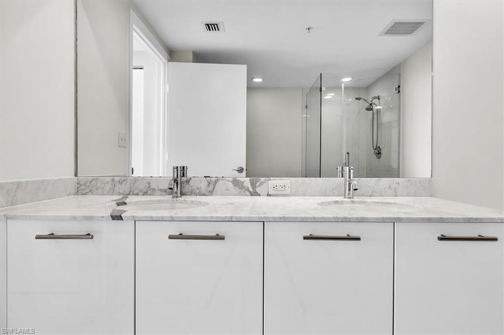3000 Oasis Grand Blvd 2802 Property Photo 23