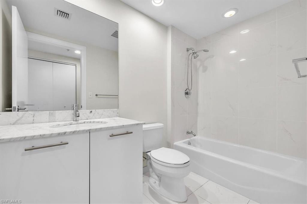 3000 Oasis Grand Blvd 2802 Property Photo 27