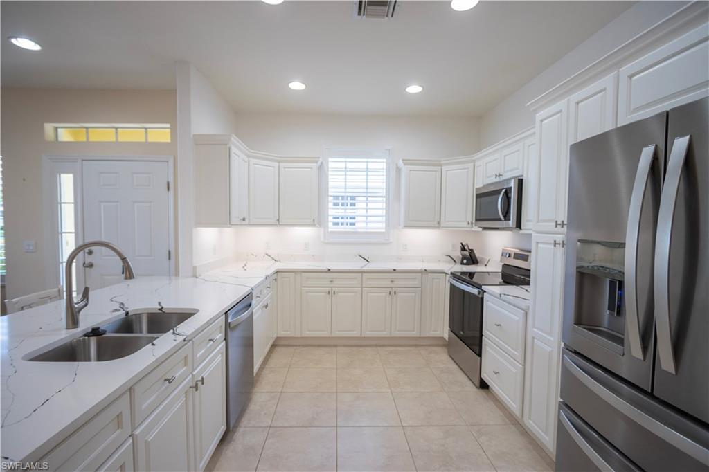 15022 Sea Crest Blvd Property Photo 3