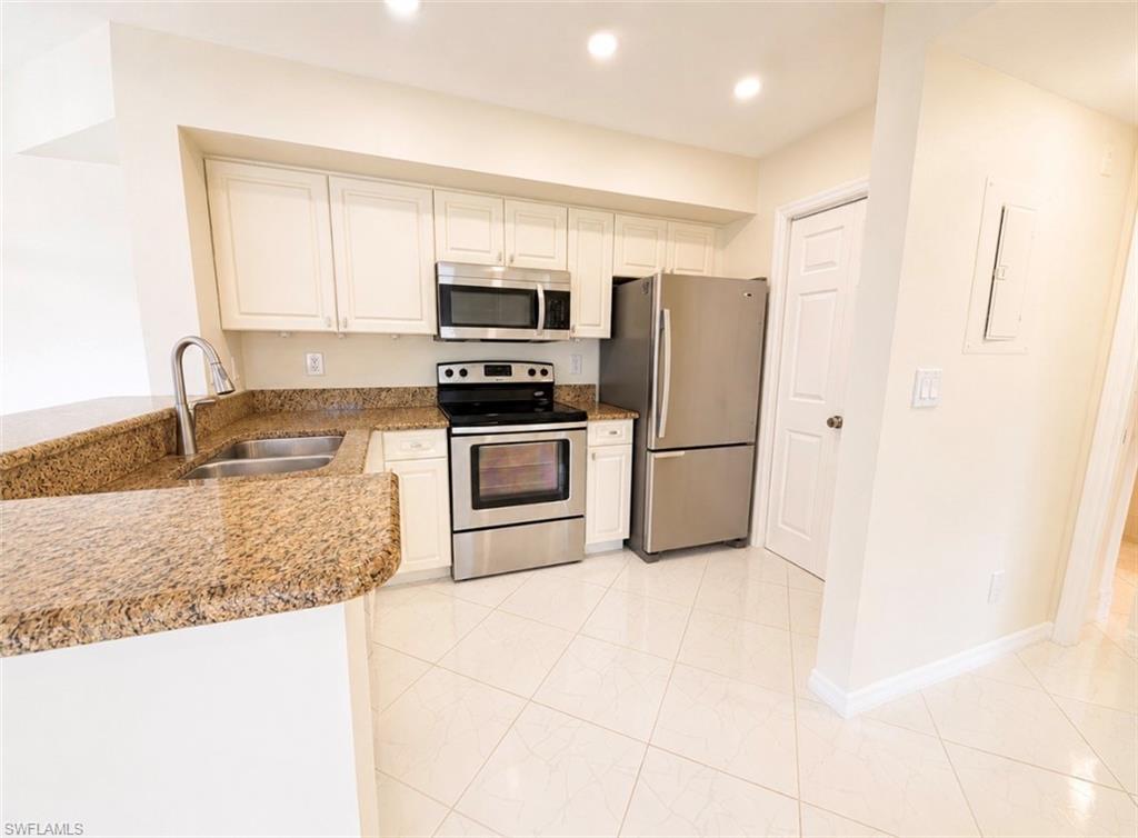 1265 Wildwood Lakes Blvd 201 Property Photo 5