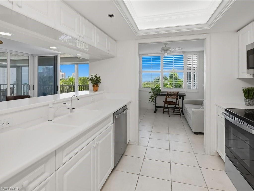 5550 Heron Point Dr 402 Property Photo 6