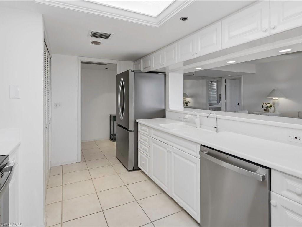 5550 Heron Point Dr 402 Property Photo 7