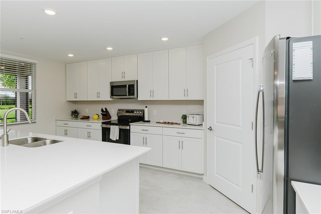5615 Newcastle Ct 5212 Property Photo 6