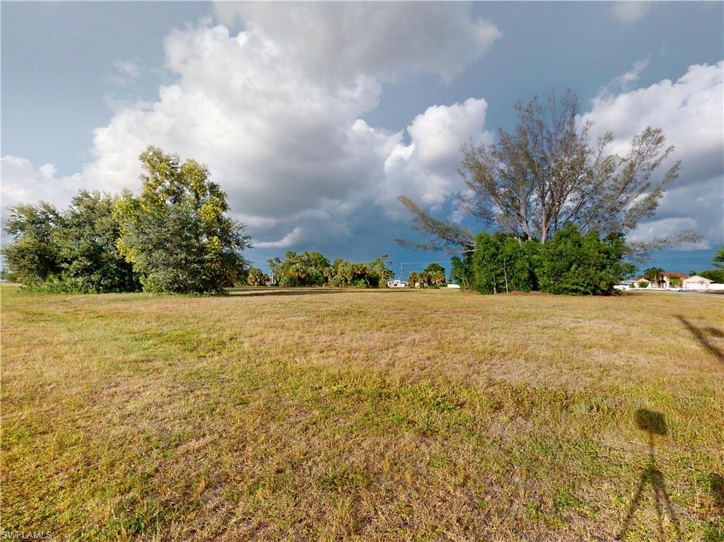 1615 17th TER Property Photo 1