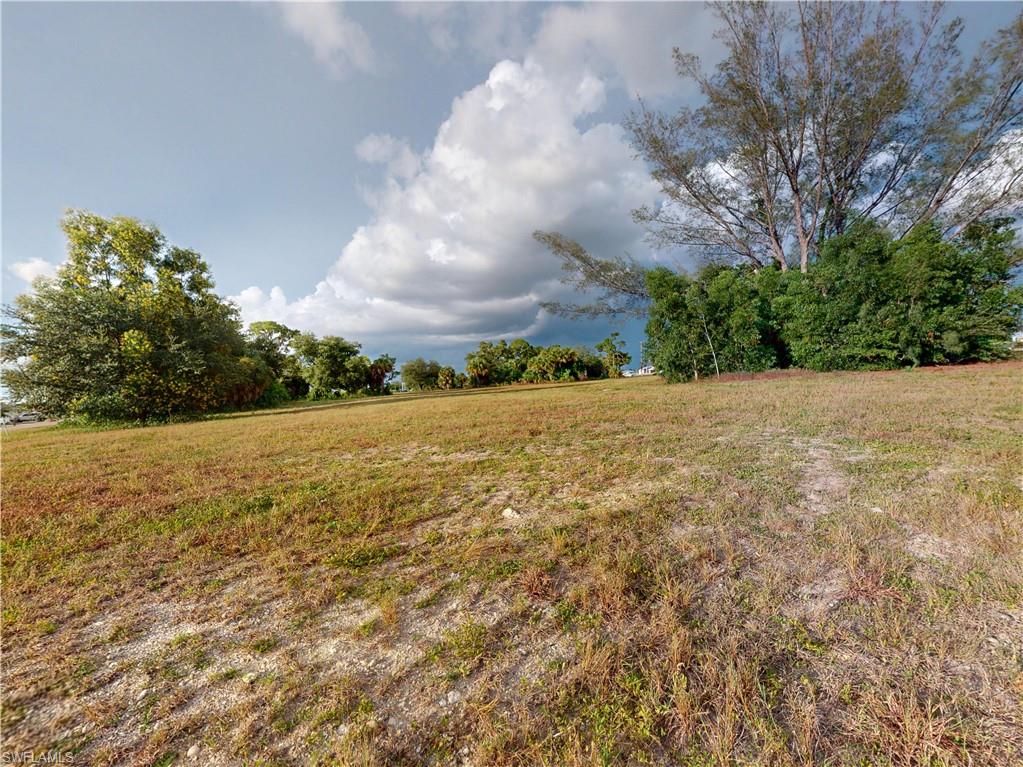 1615 17th Ter Property Photo 3